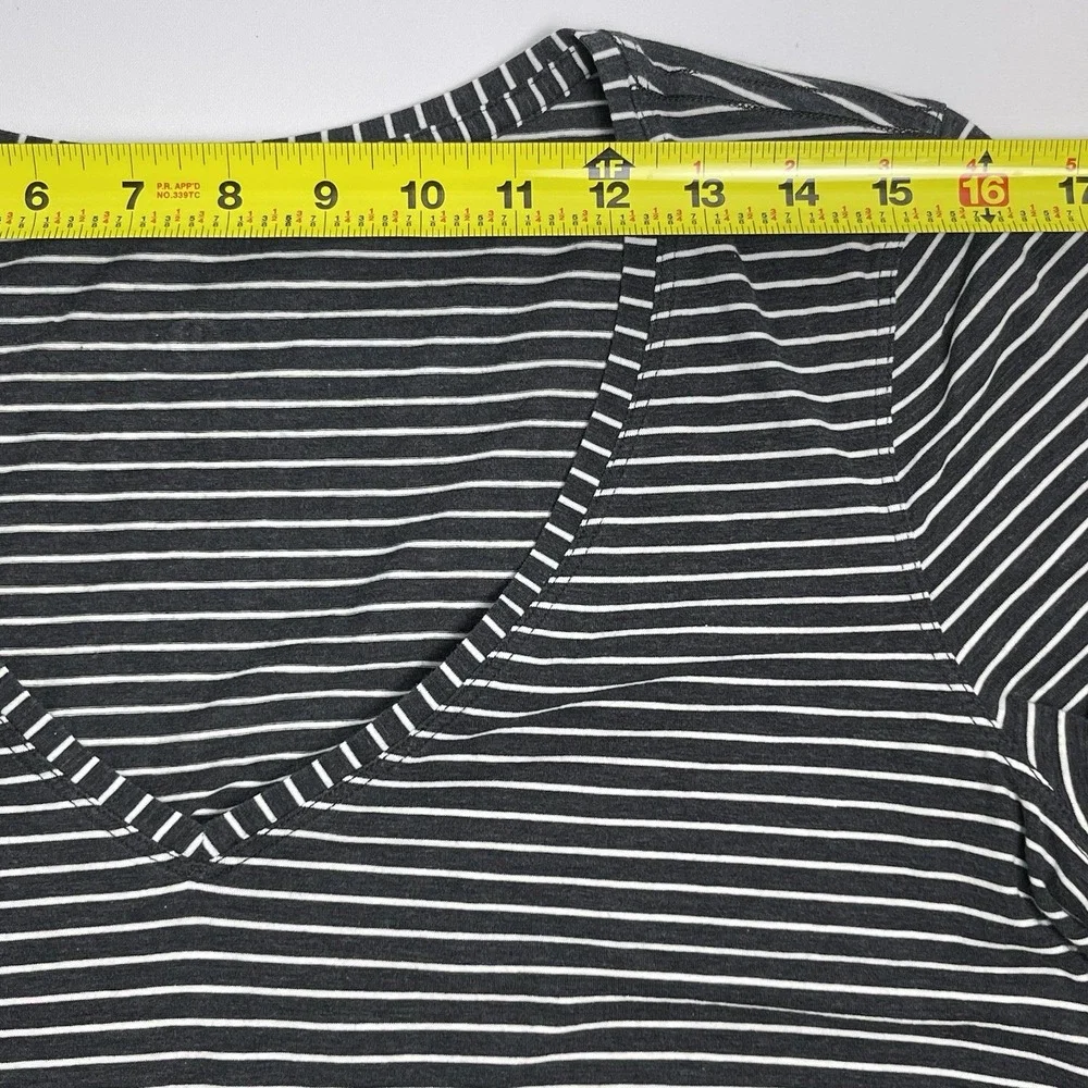 Lululemon Women's Love Tee V Neck Short Sleeve T-Shirt Black White Stripe - Picture 7 of 10